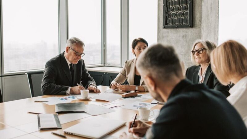 Radiografía del management interino en Chile: 91% de los ejecutivos evaluaría asumir posiciones bajo este modelo